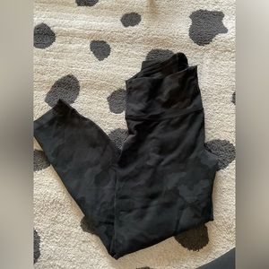 Wunder- under lululemon leggings.